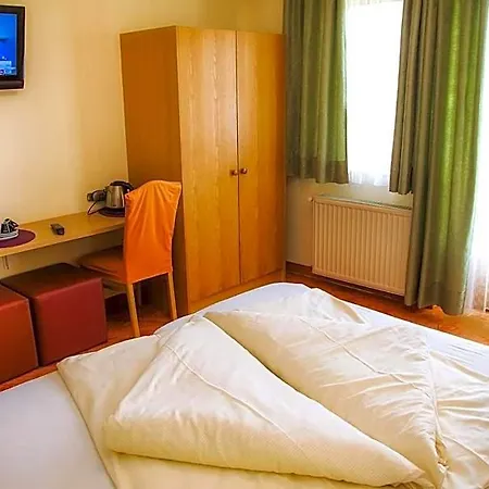 B&B Gaestehaus Goetz 드로볼라흐암파케르시