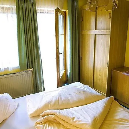 B&B Gaestehaus Goetz 3*