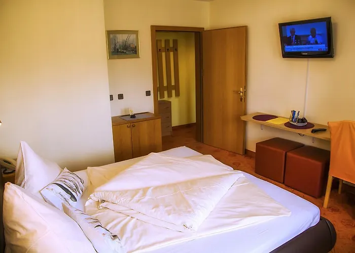 Gaestehaus Goetz Bed & Breakfast 3*